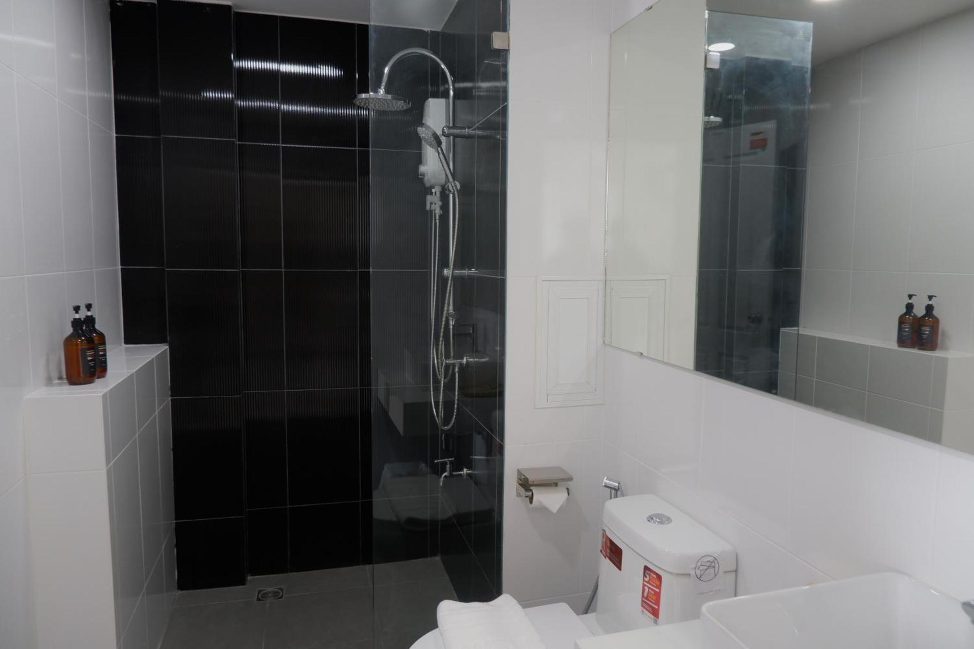 Darin Chiangmai Hotel And Residence Чиангмай Екстериор снимка